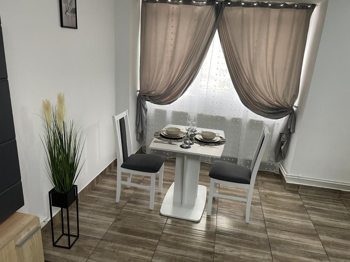 Central Studio Lcs Hunedoara Esterno foto