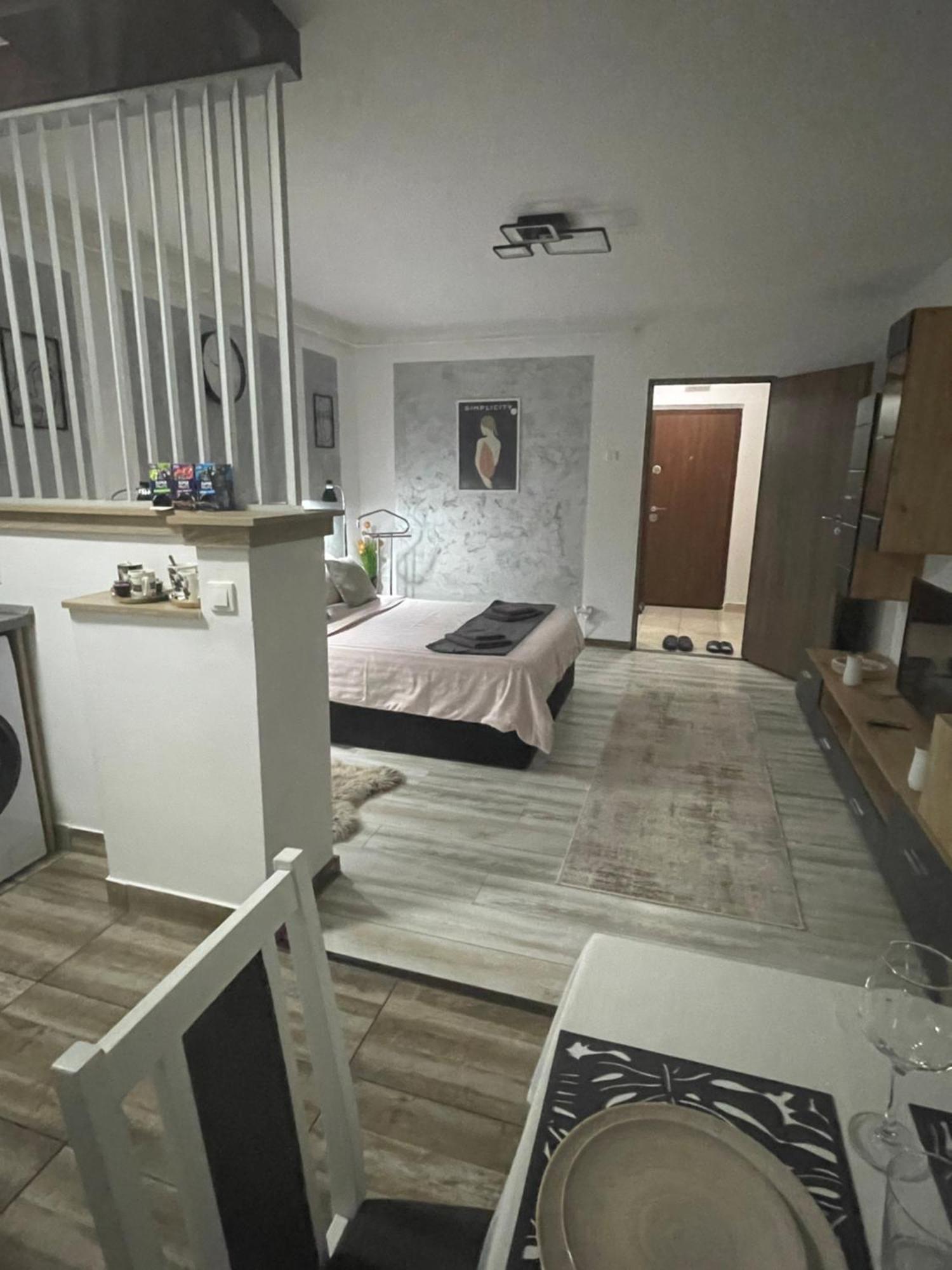Central Studio Lcs Hunedoara Esterno foto